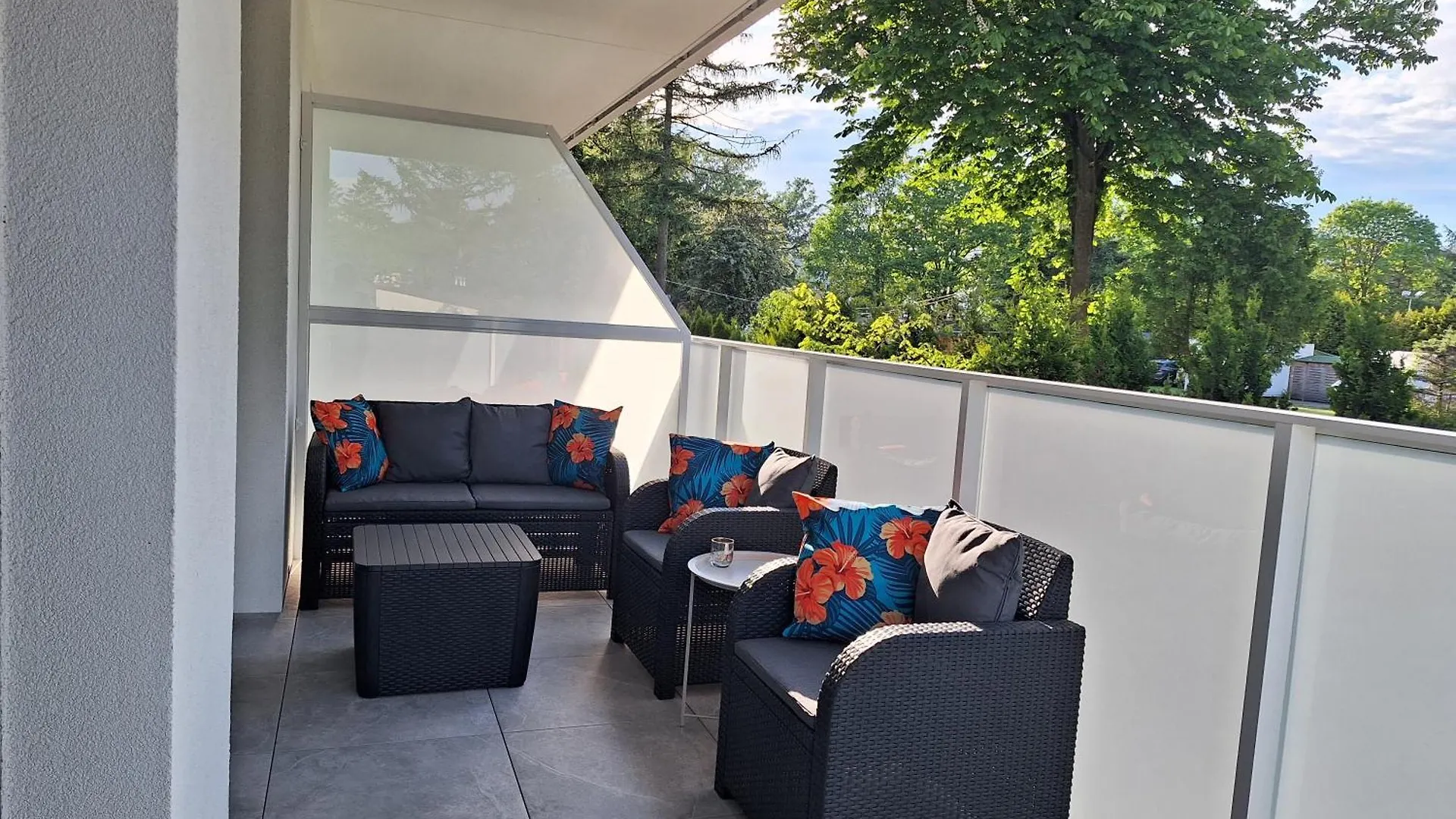 Modern White Kollataja 7A Apartment Kolobrzeg Poland