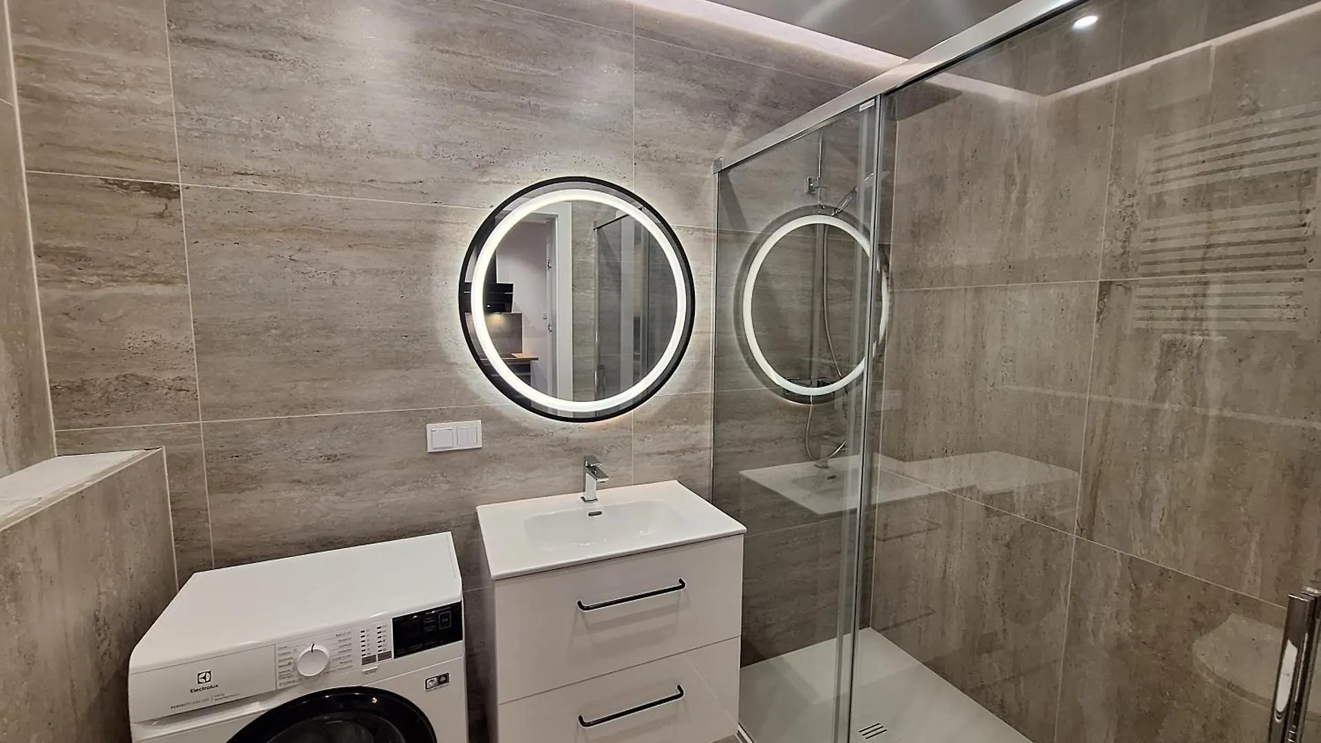 Modern White Kollataja 7A Apartment Kolobrzeg