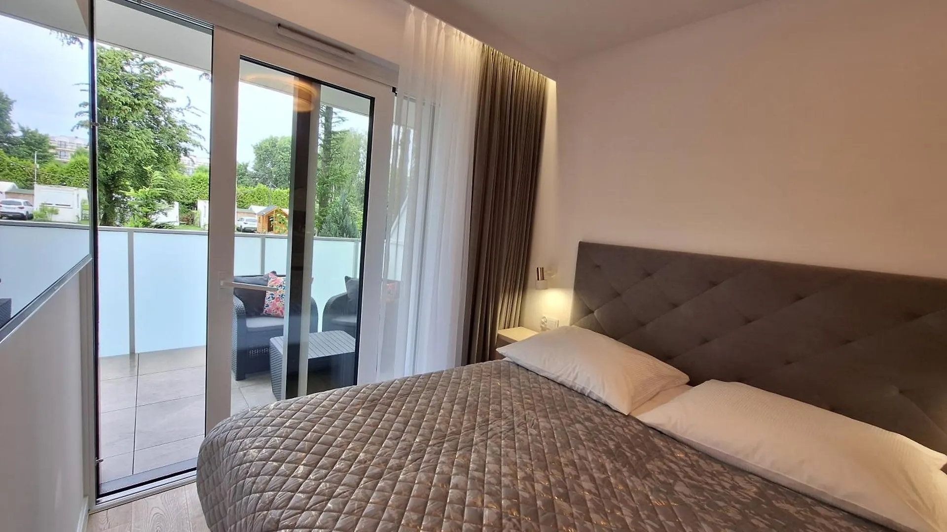 Modern White Kollataja 7A Apartment Kolobrzeg